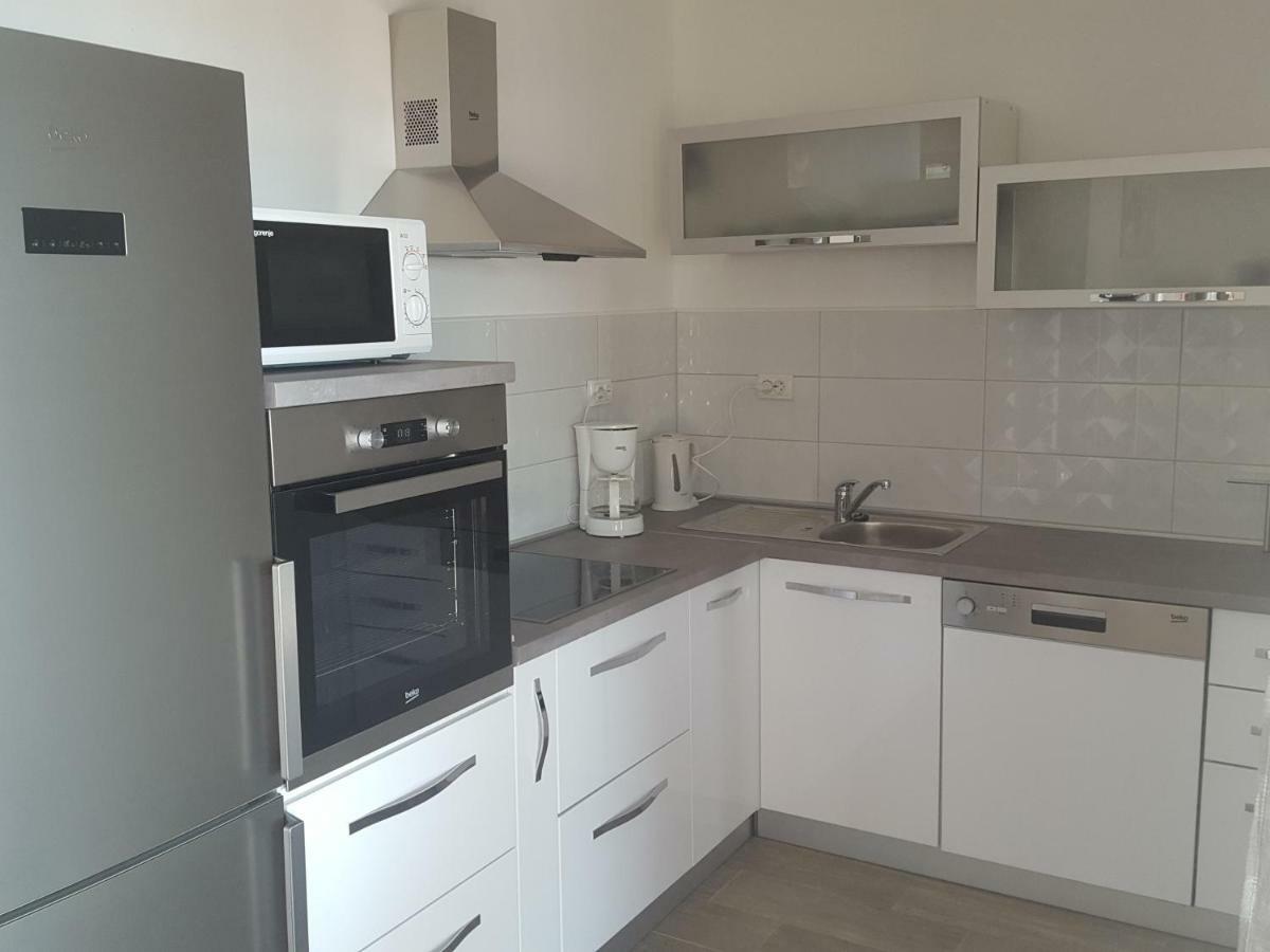 Apartmani Slavica Rab Town Esterno foto