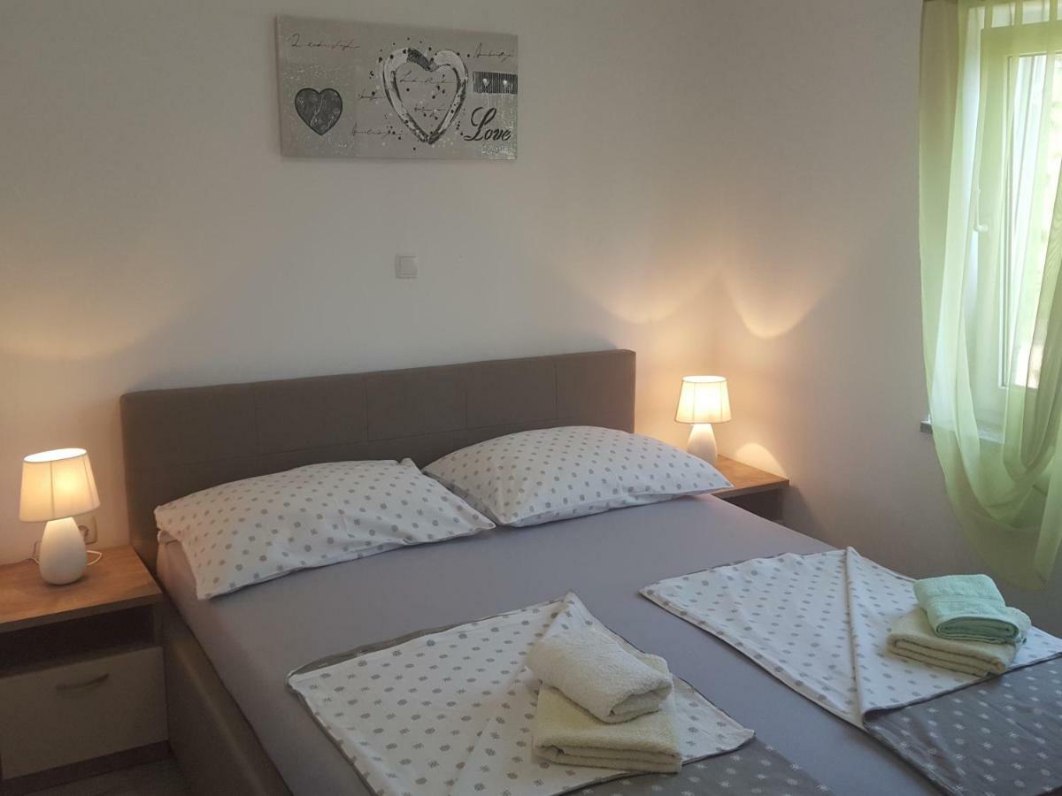 Apartmani Slavica Rab Town Esterno foto