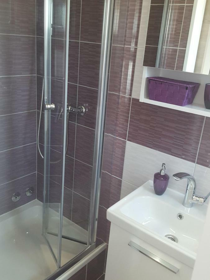Apartmani Slavica Rab Town Esterno foto
