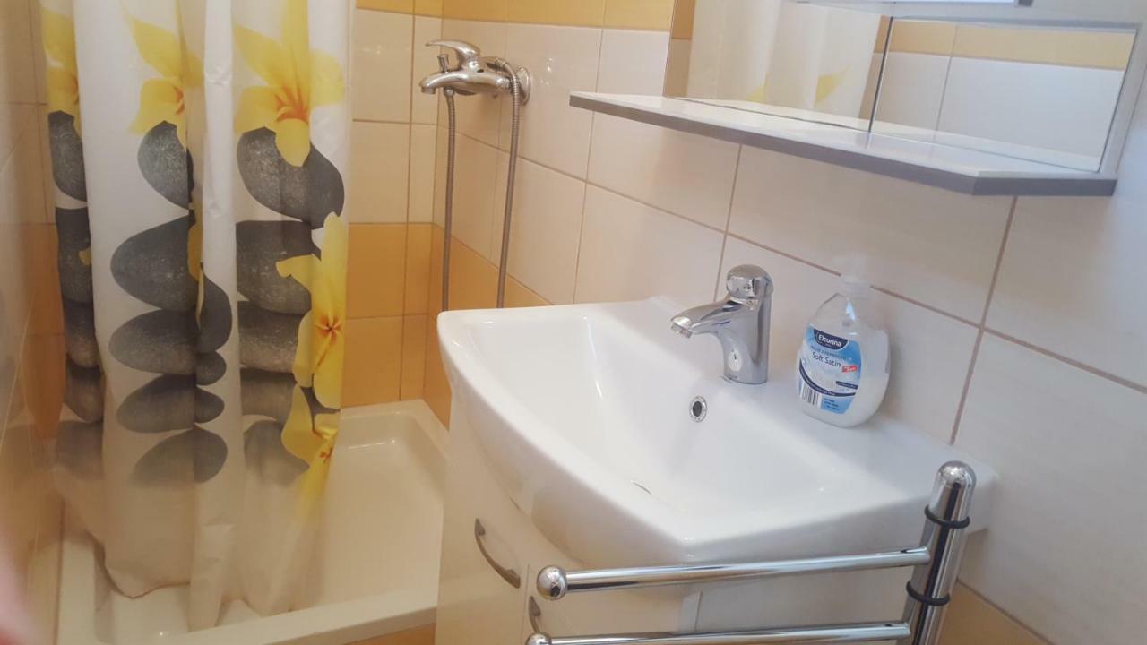 Apartmani Slavica Rab Town Esterno foto