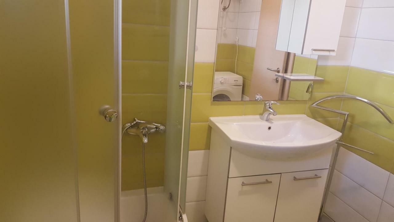 Apartmani Slavica Rab Town Esterno foto