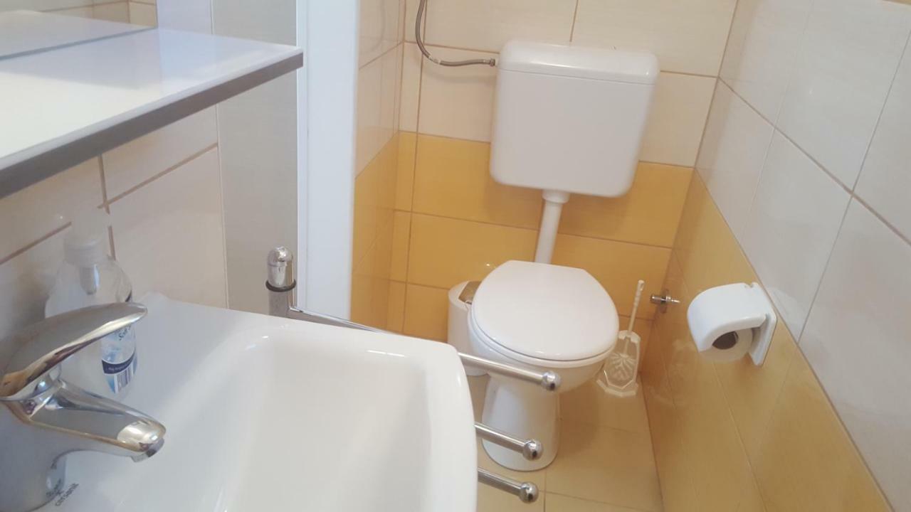 Apartmani Slavica Rab Town Esterno foto