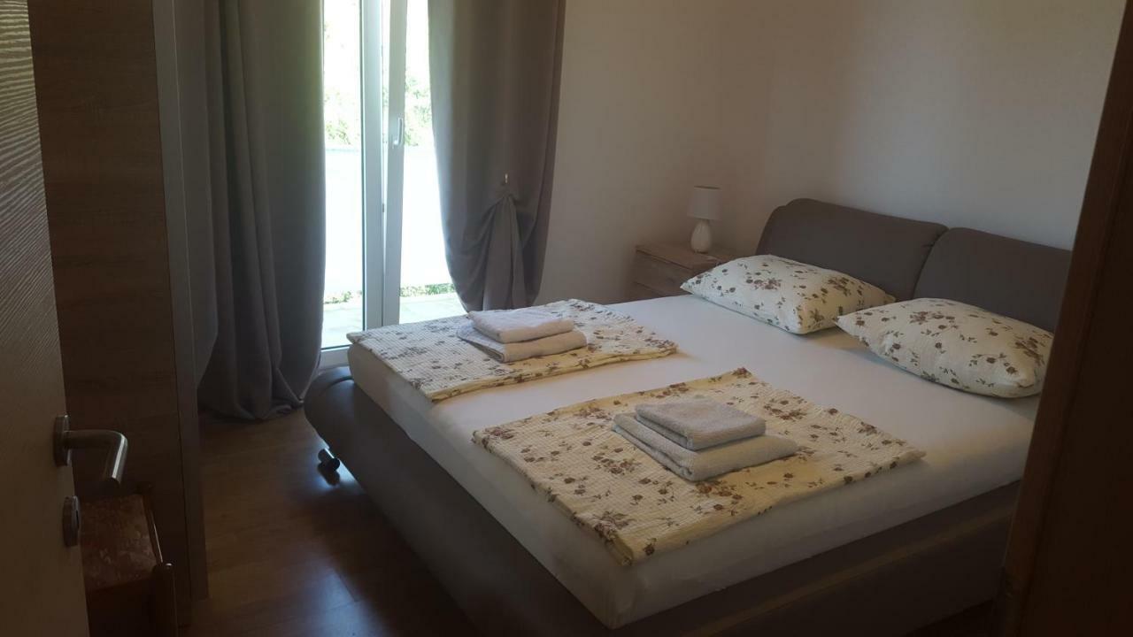 Apartmani Slavica Rab Town Esterno foto
