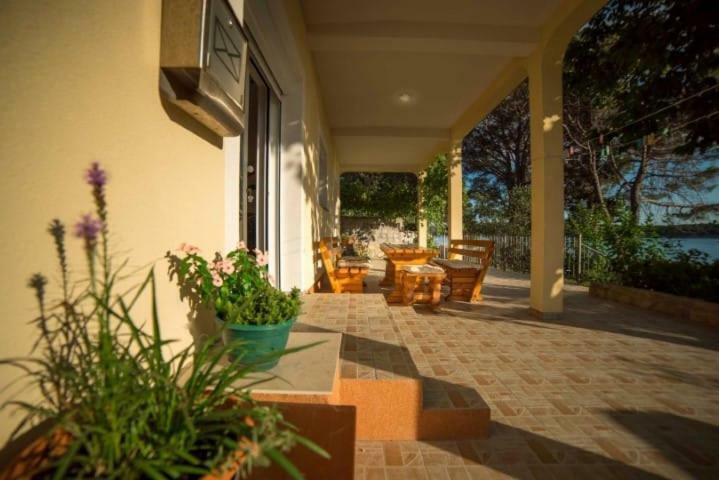Apartmani Slavica Rab Town Esterno foto