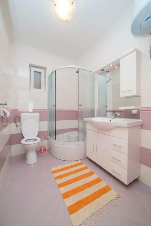 Apartmani Slavica Rab Town Esterno foto